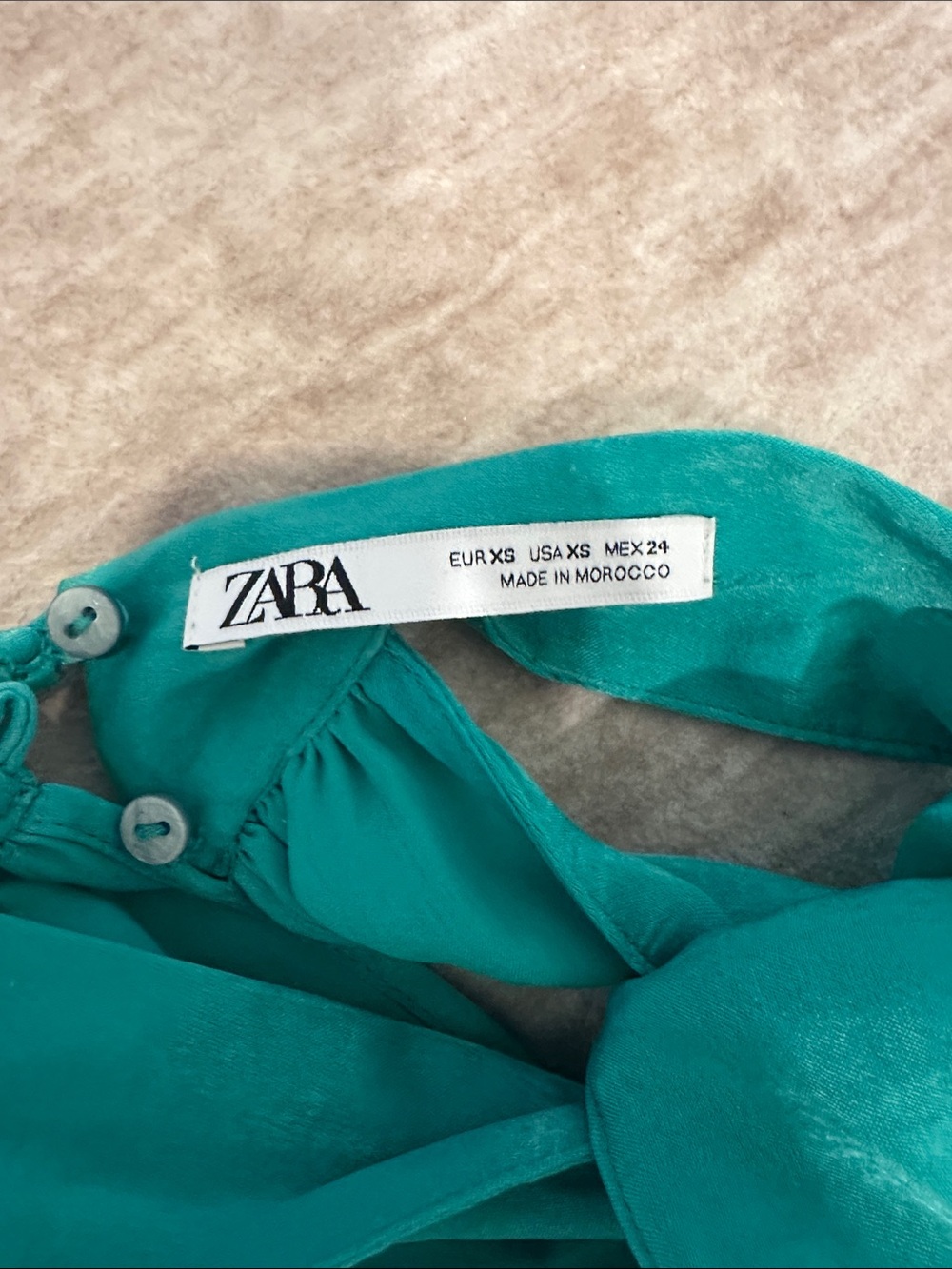 Sleeveless Emerald Halter Maxi Dress - Picture 3 of 4